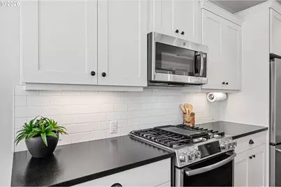 7456 N Stockton Ave, Portland, OR 97203 - Photo 12