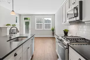 7456 N Stockton Ave, Portland, OR 97203 - Photo 16