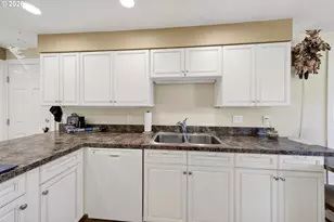 1960 Lincoln St, North Bend, OR 97459 - Photo 10