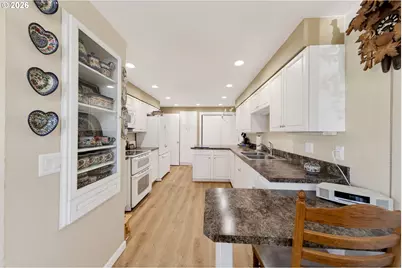 1960 Lincoln St, North Bend, OR 97459 - Photo 8