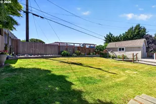 1960 Lincoln St, North Bend, OR 97459 - Photo 6