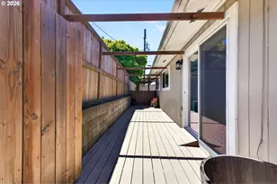 1960 Lincoln St, North Bend, OR 97459 - Photo 28
