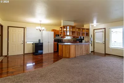 515 SE 6th St, Hermiston, OR 97838 - Photo 6