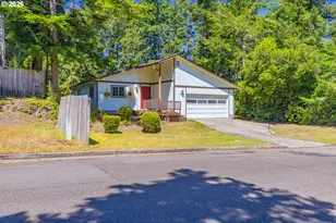 1910 Ash St, North Bend, OR 97459 - Photo 2