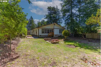 1910 Ash St, North Bend, OR 97459 - Photo 6