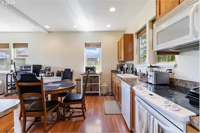 1105 29th St, Hood River, OR 97031 - Photo 32