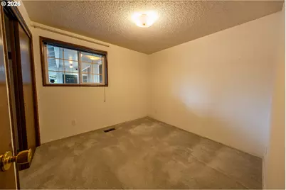 10107 Emily Dr, Island City, OR 97850 - Photo 24