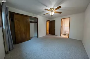 10107 Emily Dr, Island City, OR 97850 - Photo 32