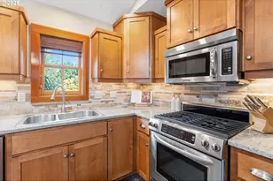 909 Nina Ln, Hood River, OR 97031 - Photo 12