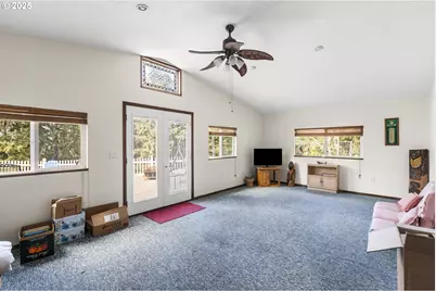 1160 Cleveland Loop Dr, Roseburg, OR 97471 - Photo 32