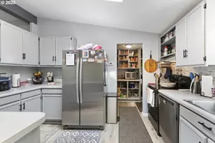 1160 Cleveland Loop Dr, Roseburg, OR 97471 - Photo 12