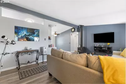 1160 Cleveland Loop Dr, Roseburg, OR 97471 - Photo 8