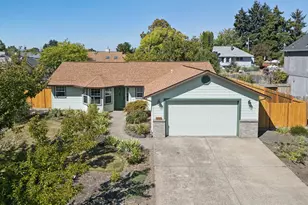 1733 NE Coburn Dr, McMinnville, OR 97128 - Photo 36
