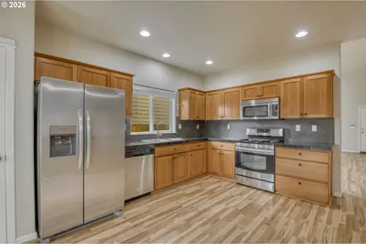 21626 SW Parkin Ln, Beaverton, OR 97003 - Photo 10
