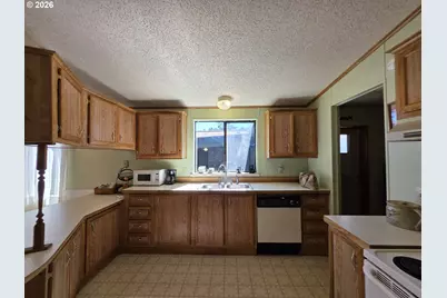 1200 E Central Ave #30, Sutherlin, OR 97479 - Photo 12