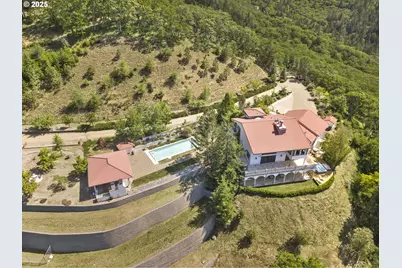 3721 Siskiyou Hwy, Ashland, OR 97520 - Photo 2