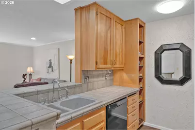 1250 9th St, Florence, OR 97439 - Photo 8