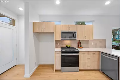 1406 N Jarrett St, Portland, OR 97217 - Photo 8