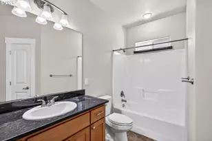 989 Pendleton Dr, Medford, OR 97501 - Photo 18