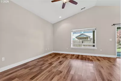 989 Pendleton Dr, Medford, OR 97501 - Photo 8