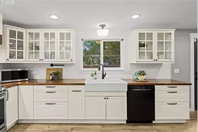 19230 SW Prospect Pl, Beaverton, OR 97078 - Photo 8