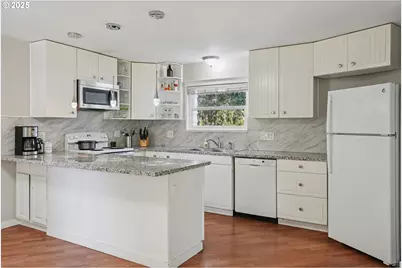 12720 SE Market St, Portland, OR 97233 - Photo 8