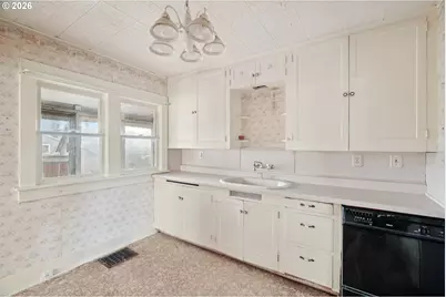 6356 N Denver Ave, Portland, OR 97217 - Photo 8