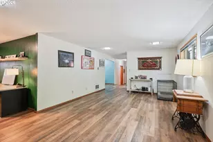 2337 W Hills Dr, Longview, WA 98632 - Photo 18