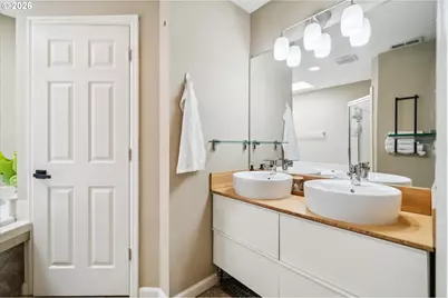 12142 NE Fremont St #11, Portland, OR 97220 - Photo 18