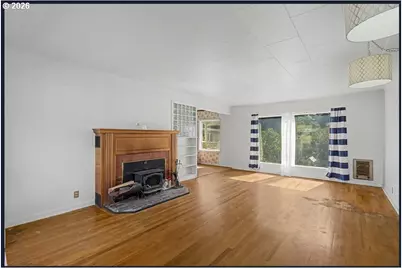 2716 SW Hume St, Portland, OR 97219 - Photo 4