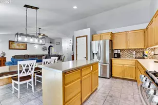 206 Hauser Ct, Molalla, OR 97038 - Photo 6