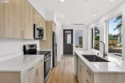 7280 NE Going St, Portland, OR 97218 - Photo 10