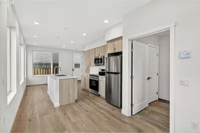 7280 NE Going St, Portland, OR 97218 - Photo 6