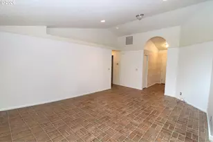 631 Nicholas Dr, Springfield, OR 97477 - Photo 16