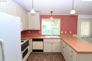 631 Nicholas Dr, Springfield, OR 97477 - Photo 10