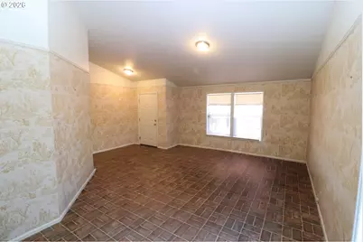 631 Nicholas Dr, Springfield, OR 97477 - Photo 8