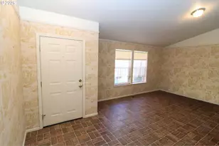 631 Nicholas Dr, Springfield, OR 97477 - Photo 6