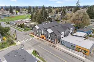 7189 SE Crystal Springs Blvd, Portland, OR 97213 - Photo 18