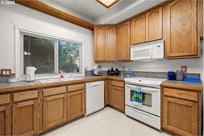 2925 SE Cleveland Dr, Gresham, OR 97080 - Photo 24