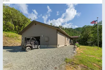 460 Huckleberry Mt Ln, Riddle, OR 97469 - Photo 2
