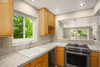 4980 S Landing Dr #301, Portland, OR 97239 - Photo 16