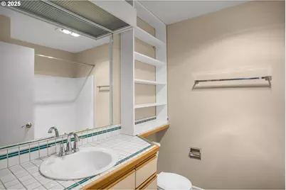 4980 S Landing Dr #301, Portland, OR 97239 - Photo 22
