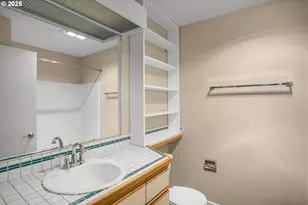 4980 S Landing Dr, Portland, OR 97239 - Photo 22