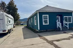 1906 Island Ave, La Grande, OR 97850 - Photo 2