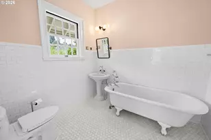1684 Irving Ave, Astoria, OR 97103 - Photo 32