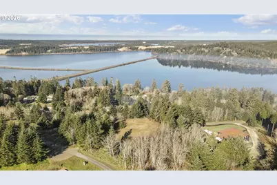 Fiddleback, North Bend, OR 97459 - Photo 22