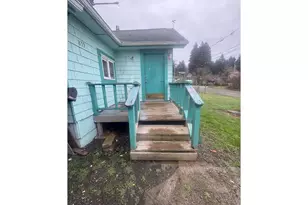 859 E St, Coos Bay, OR 97420 - Photo 8