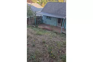 859 E St, Coos Bay, OR 97420 - Photo 22