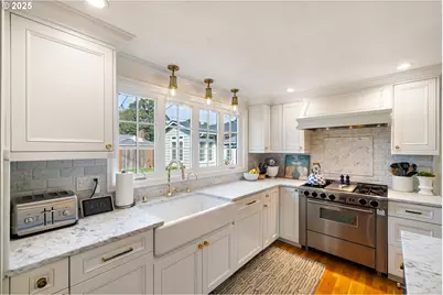 2107 Bedford Way, Eugene, OR 97401 - Photo 12