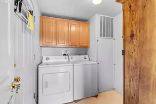 658 S 57th St, Springfield, OR 97478 - Photo 24